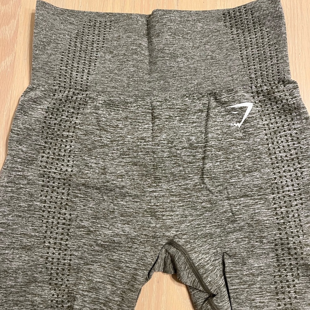 Gray gym shark Compression Leggings with High-Rise Waistband